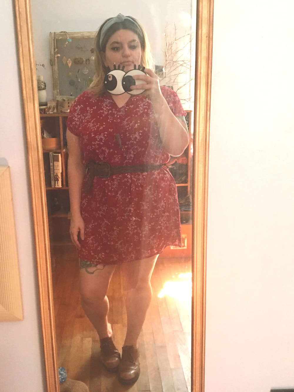 「floral、vintage、brogues、headband、dress、leather、ootd、plussize、working style」｜「thriftedのアイテム（ドレス、レッド系）」を使った、sugarbonezさん（レディース・168cm）の秋コーディネートの1枚目の写真