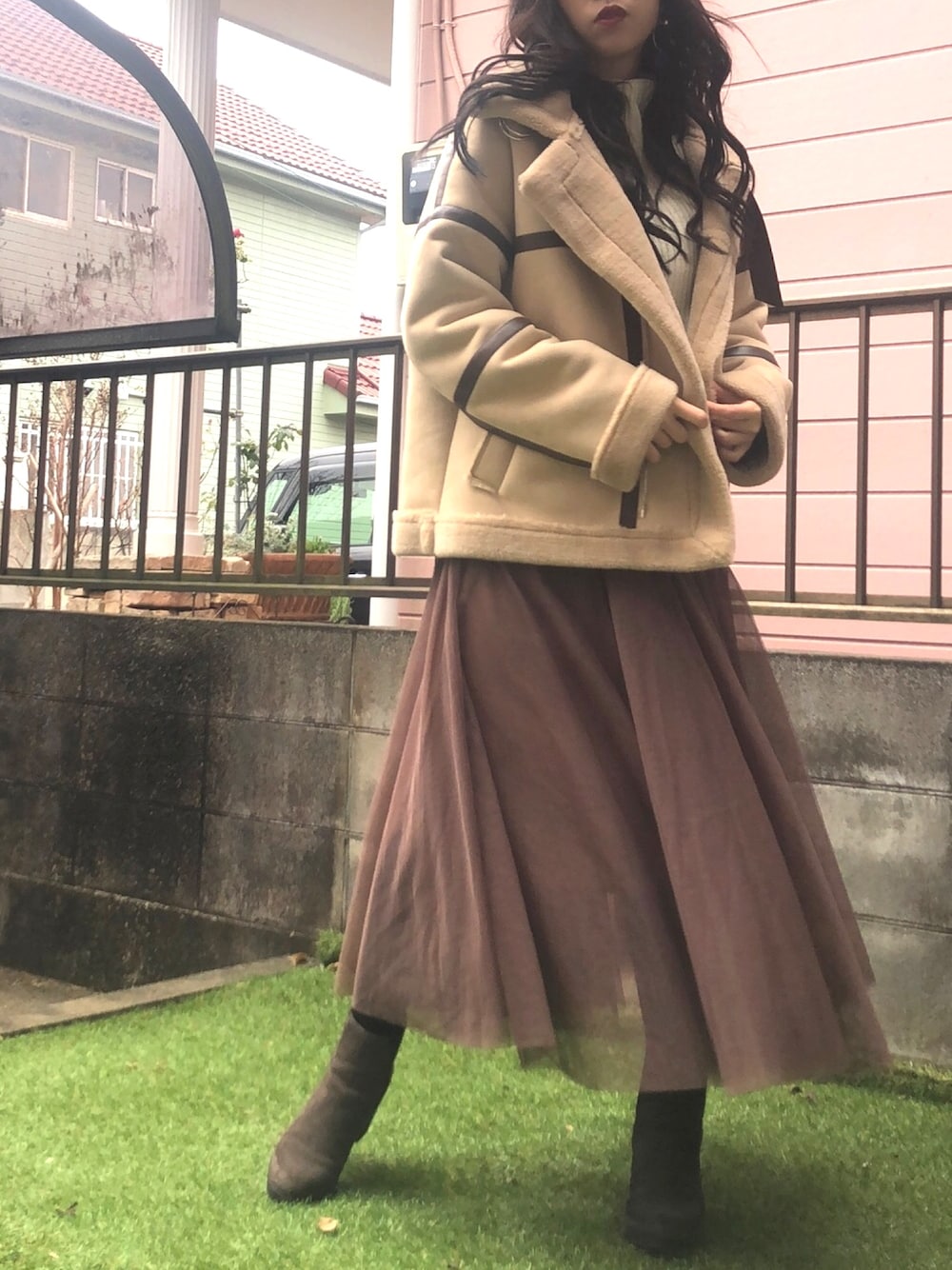 「お気に入りの服でデートに行こう、チョコ色に染まれ、バレンタイン、カジュアルコーデ、ムートンコート、チュールスカート、韓国ファッション、ブラウンコーデ、ワントーンコーデ、お洒落さんとつながりたい」｜「DHOLICのアイテム（ジャケット/アウター、ベージュ系）」を使った、M♡さん（レディース・157cm）の冬コーディネートの1枚目の写真