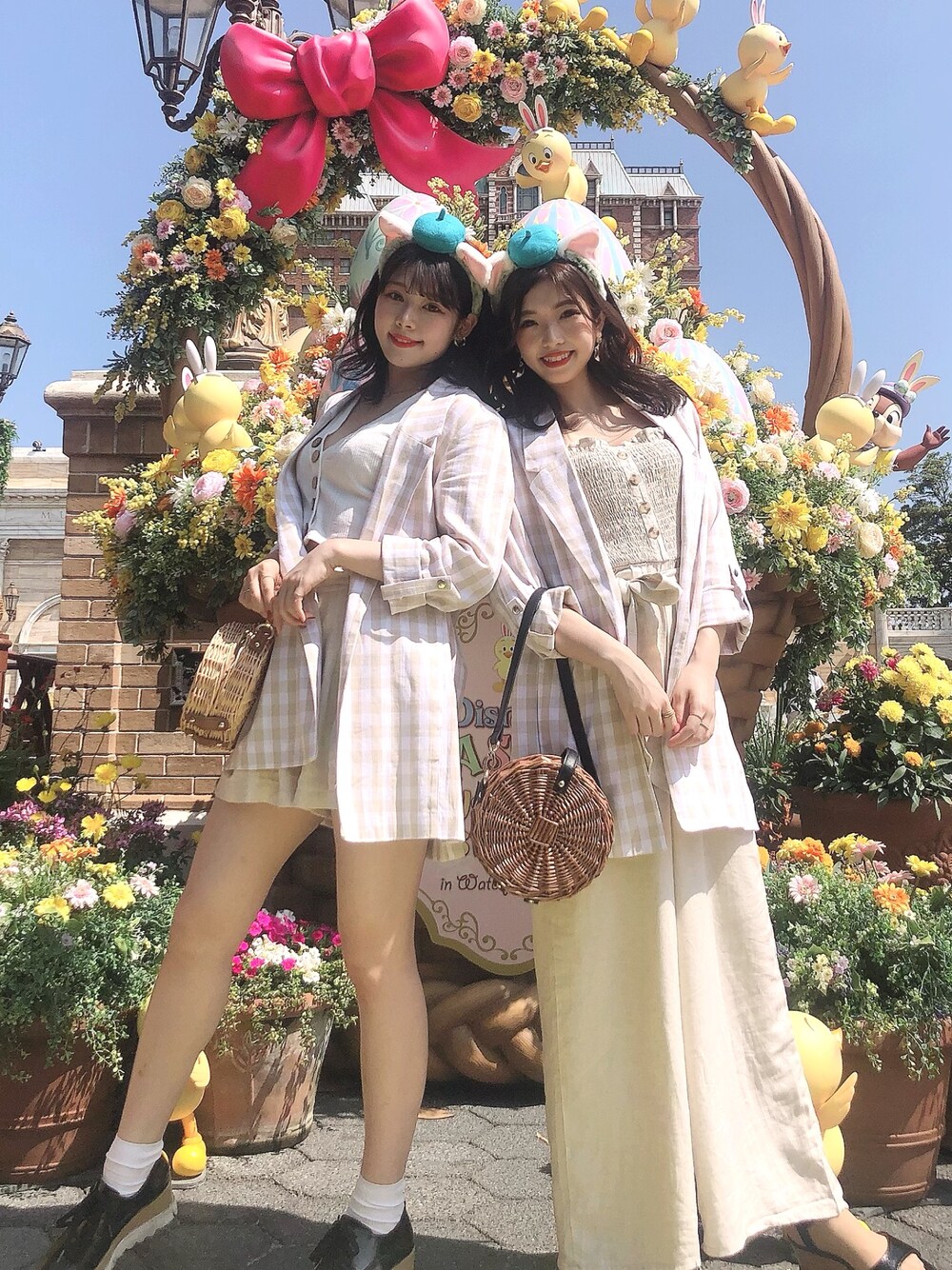 「令和ピンクを纏え、休日スタイル、大人カジュアル、ふたごコーデ、おそろいコーデ、ディズニー、ディズニーコーデ、双子コーデ、姉妹コーデ、いいね、save、フォローお願いします🤑」｜「stradivariusのアイテム（テーラードジャケット、ベージュ系）」を使った、M♡さん（レディース・157cm）の春コーディネートの1枚目の写真