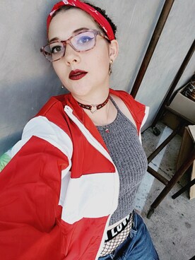 「red」｜「アイテム（ナイロンジャケット）」を使った、Mykayla Boothさん（レディース・160cm）の秋コーディネート