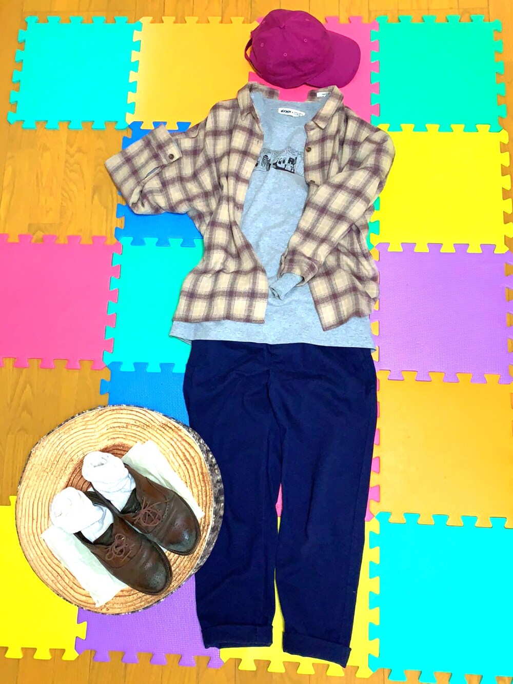 「チェックシャツ、テーパードパンツ、ムーミンコラボ、2019、フユコーデ、studio CLIP(studio CLIP)、UGG」｜「studio CLIPの【newhattan(ニューハッタン)】キャップ（キャップ、ピンク系）」を使った、ひよりさん（レディース・155cm）の冬コーディネートの1枚目の写真
