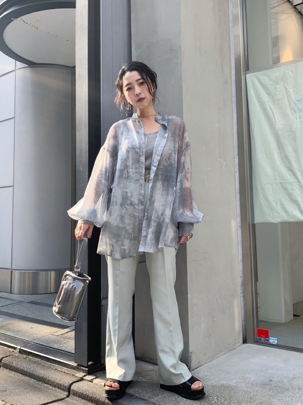 36sakaimamiさんの「シースルームラ染めスタンドカラーシャツ（WHO'S WHO gallery）」を使ったコーディネート