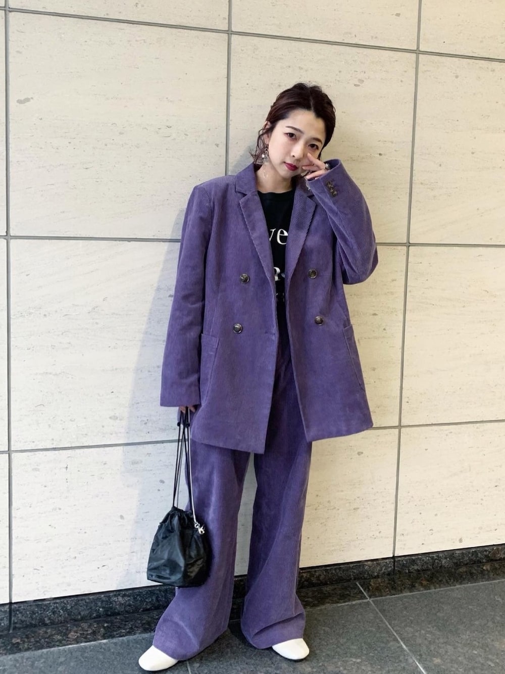 「ゆるコーデ、低身長、セットアップ、ビッグシルエット、韓国ファッション、パープル、ジャケット、ワイドパンツ、WHO’S WHO gallery」｜「WHO'S WHO galleryのセットアップコーデュロイWジャケット（テーラードジャケット、パープル系）」を使った、36sakaimamiさん（レディース・152cm）の春コーディネートの1枚目の写真