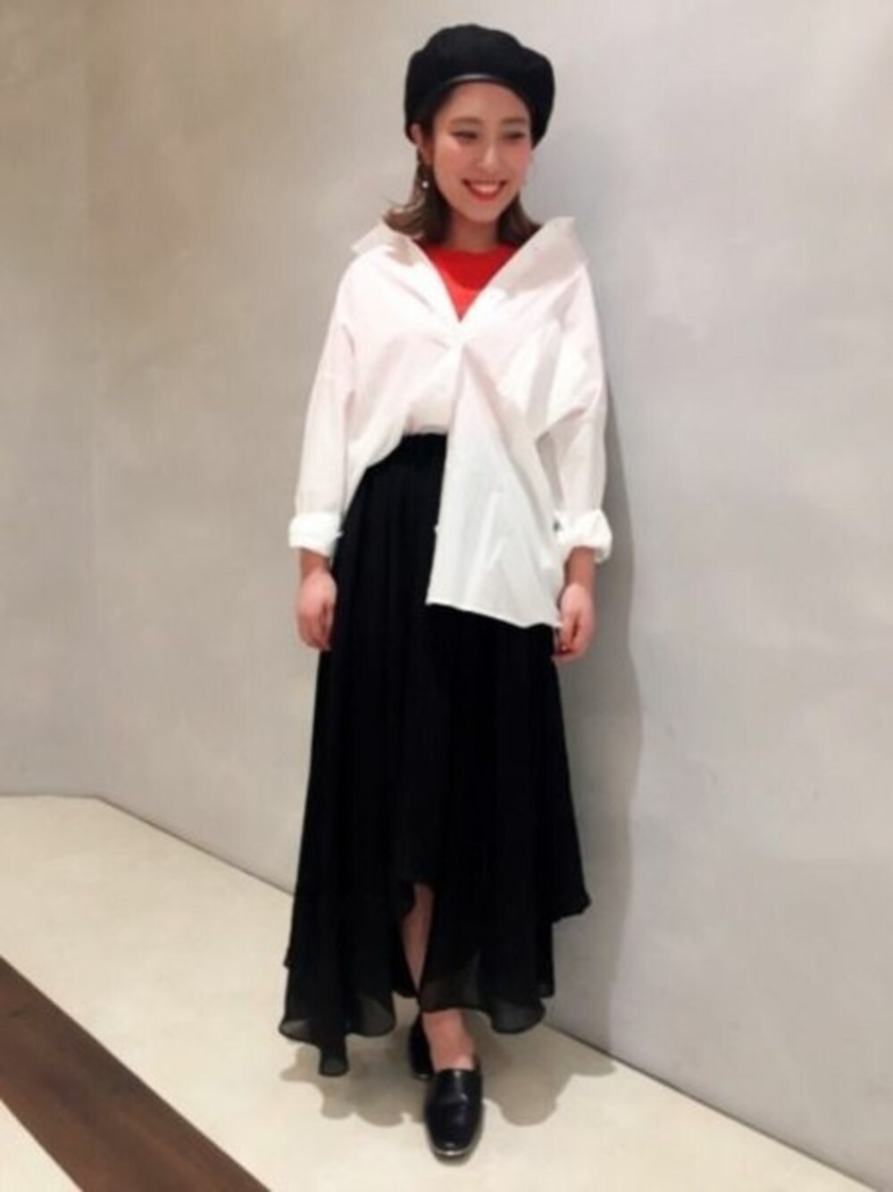 「スカート、JEANASiS、リボン、ジーナシス、ロングスカート、スリッパ、シャツスタイル」｜「JEANASISの【3/24放映！ヒルナンデス掲載アイテム】バックリボンレギュラーシャツ/744593 （シャツ/ブラウス、ホワイト系）」を使った、JEANASISイオンモール倉敷店STAFFさん（レディース・154cm）の春コーディネートの1枚目の写真