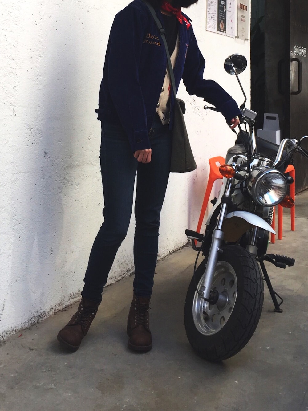 「VINTAGEのアイテム（ドラムバッグ、グリーン系）」を使った、沈依姐姐さん（レディース・165cm）の冬コーディネートの1枚目の写真