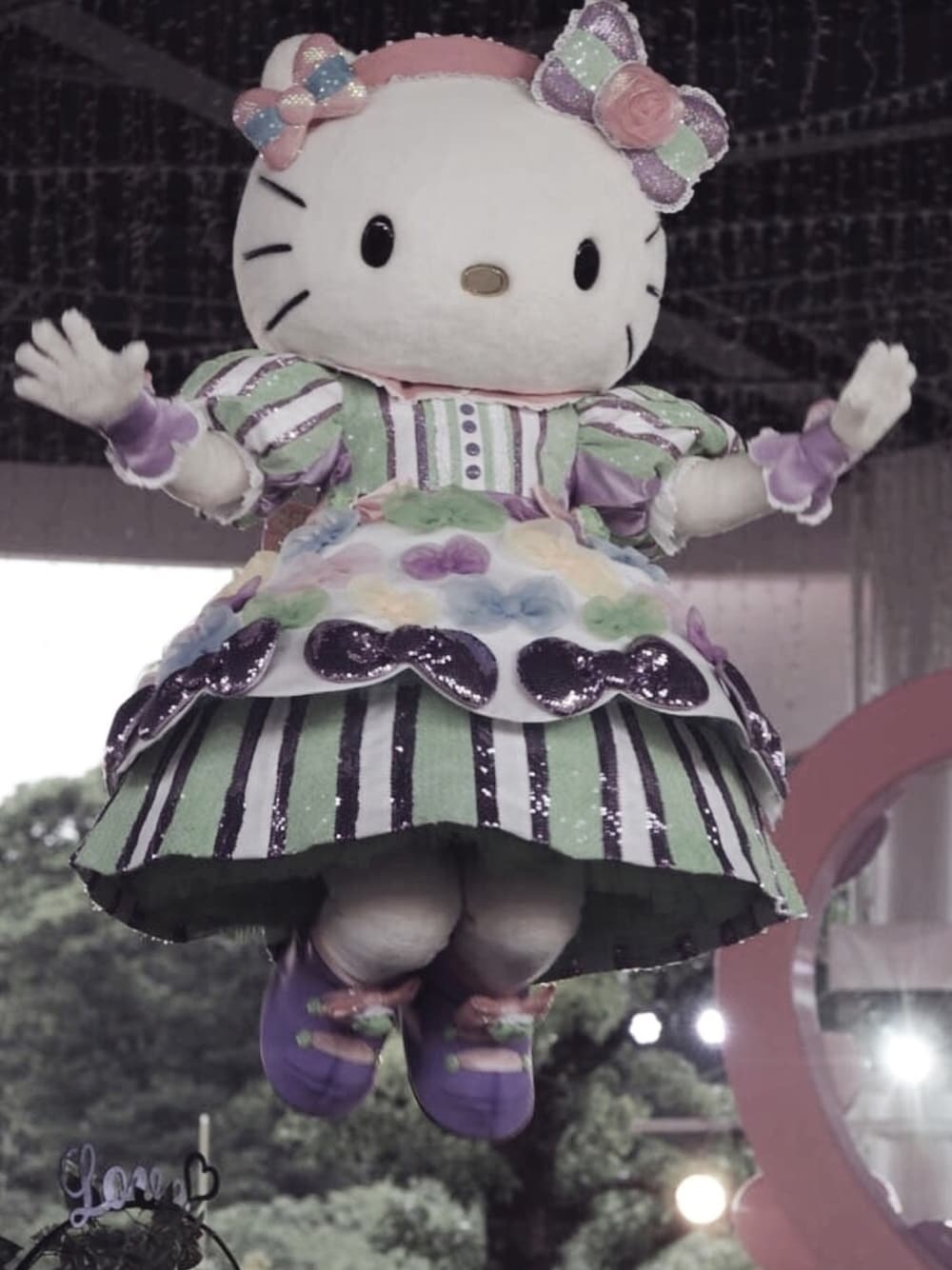 「ズルなんてしない、ルブタンガール、JUMP、おめでとう！」｜「GUCCIのアイテム（ドレス、その他）」を使った、Lさん（レディース・185cm）の秋コーディネートの1枚目の写真