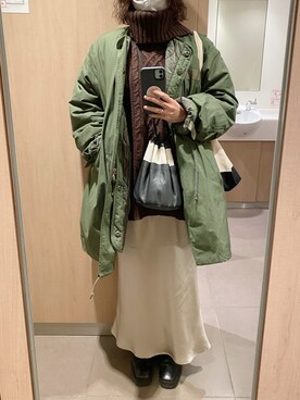 「ケーブルニット」｜「アイテム（ミリタリージャケット）」を使った、ahiroさん（レディース・165cm）の冬コーディネート
