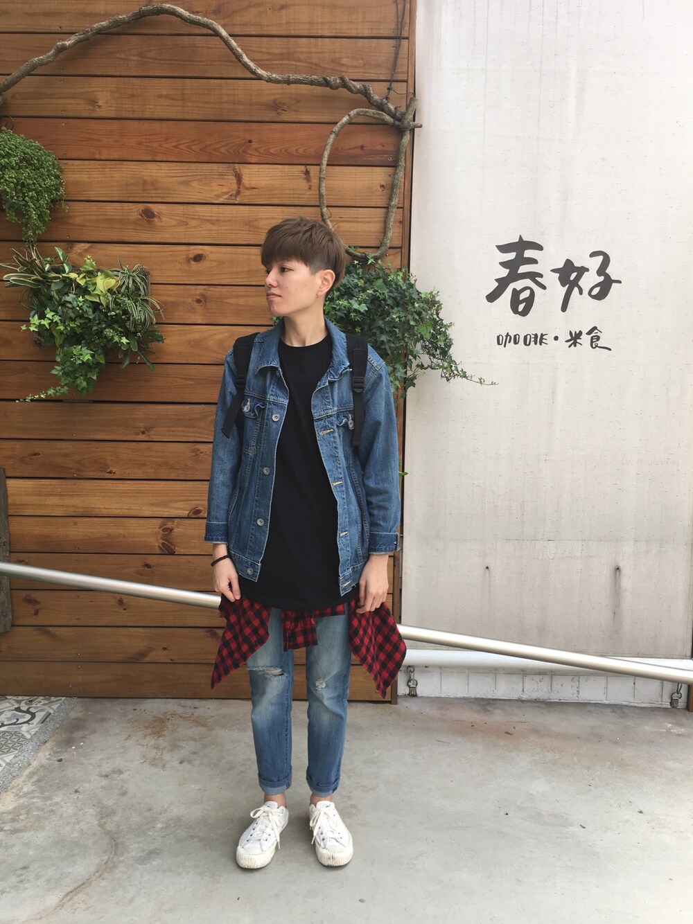 「JEANASISのアイテム（デニムジャケット、ブルー系）」を使った、tsaiさん（メンズ・163cm）の春コーディネートの1枚目の写真