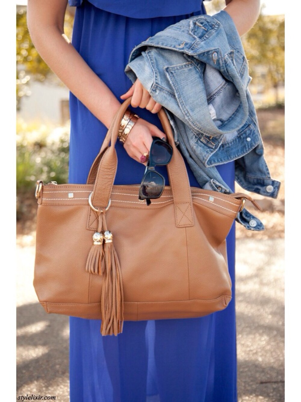 「BAG、bracelet、Cuyana、dress、eyewear、jacket 、Liz Claiborne、Nordstrom、Paige Denim、PRADA」｜Lauren Sladeさん（レディース）の秋コーディネートの1枚目の写真