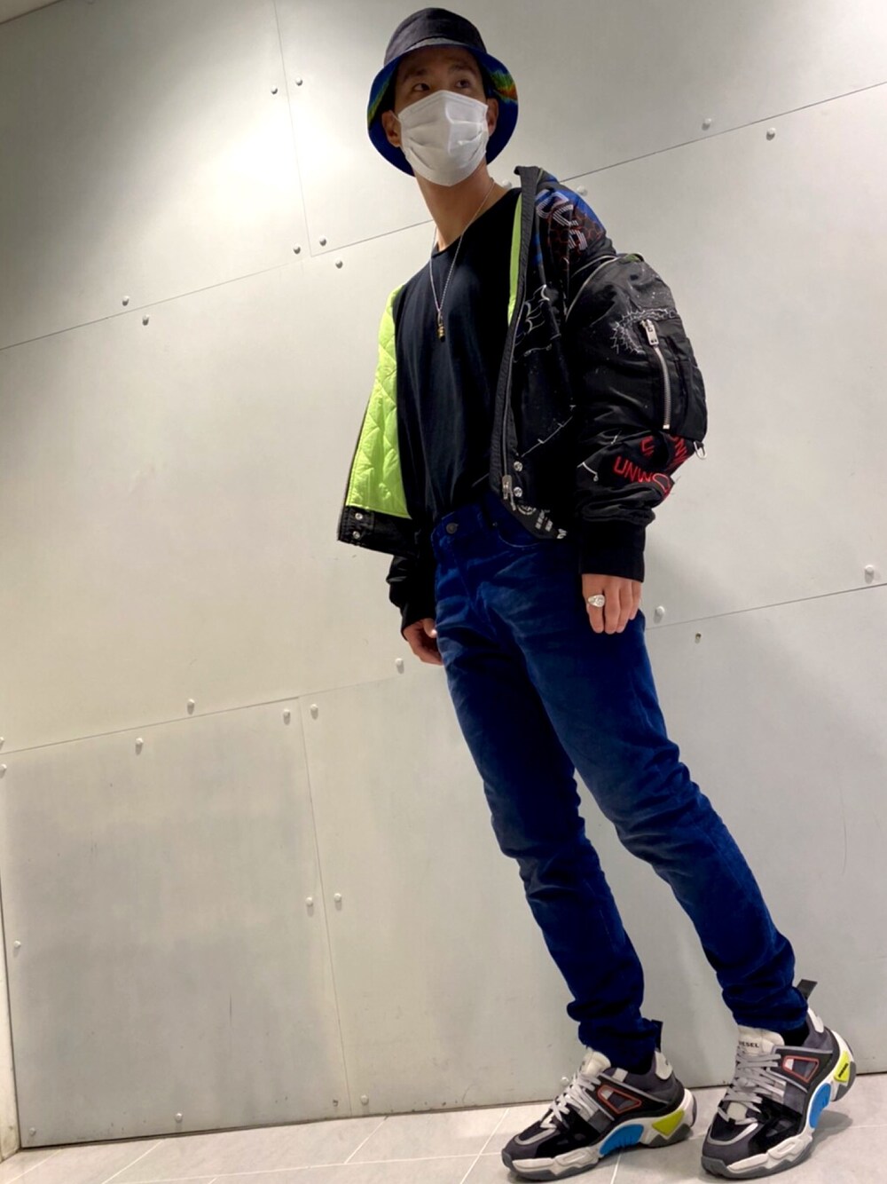 「Diesel、ディーゼル」｜「DIESELのアイテム（MA-1、ブラック系）」を使った、MaSaさん（メンズ・178cm）の夏コーディネートの1枚目の写真
