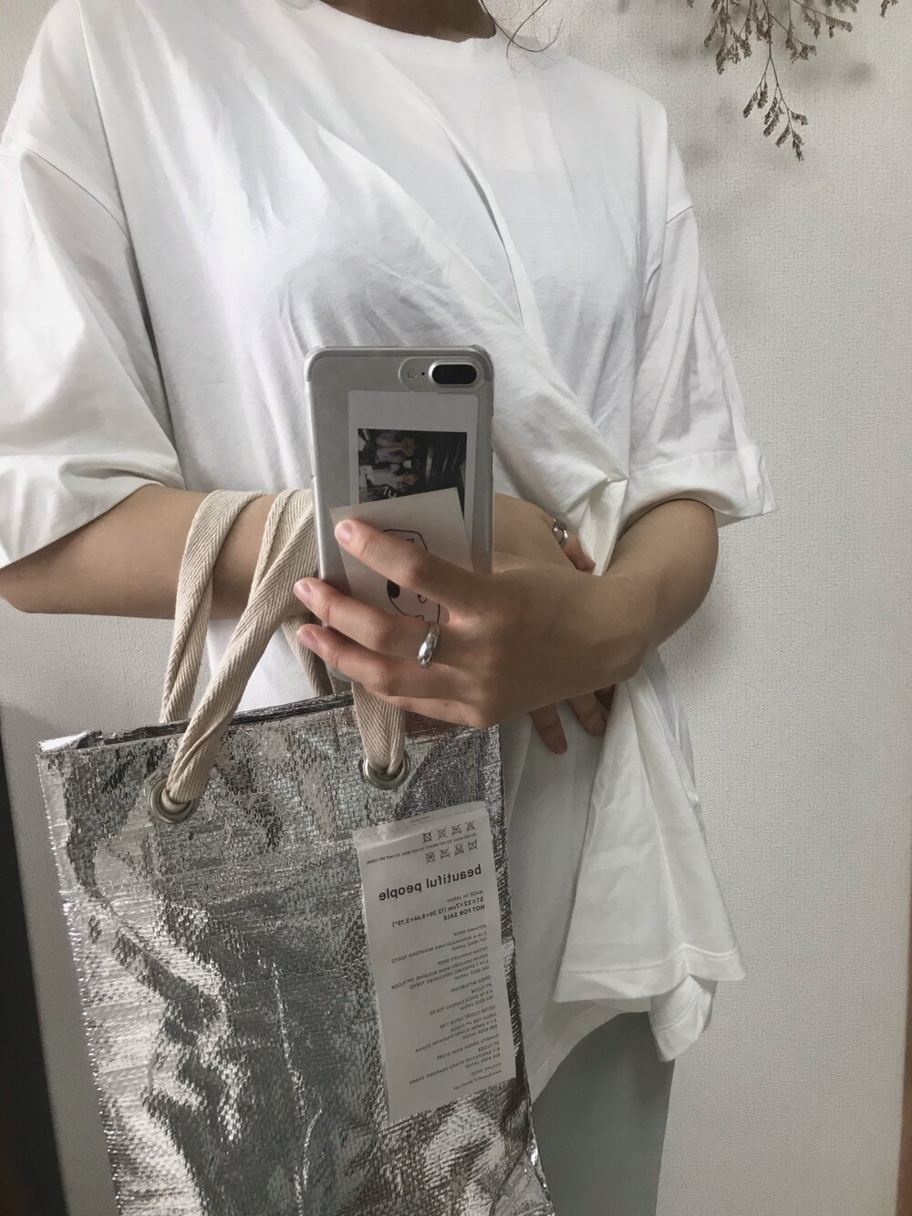 「夏コーデ、パンツスタイル、高身長女子、変形トップス、カジュアル、白Tシャツ」｜「STUDIOUSの【STUDIOUS】シルクコットンアシメドレープTシャツ（Tシャツ/カットソー、ホワイト系）」を使った、kumaa:)さん（レディース・168cm）の夏コーディネートの1枚目の写真