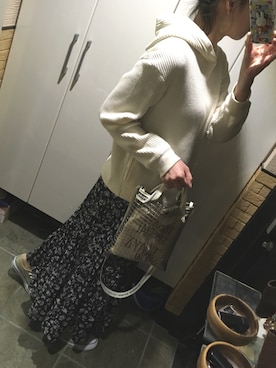 「ALLUMER（アリュメール）のアイテム（パーカー）」を使った、YURIさん（レディース・163cm）の春コーディネート