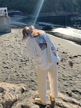 「カラースニーカー」｜「アイテム（Tシャツ/カットソー）」を使った、kiy___さん（レディース・166cm）の秋コーディネート