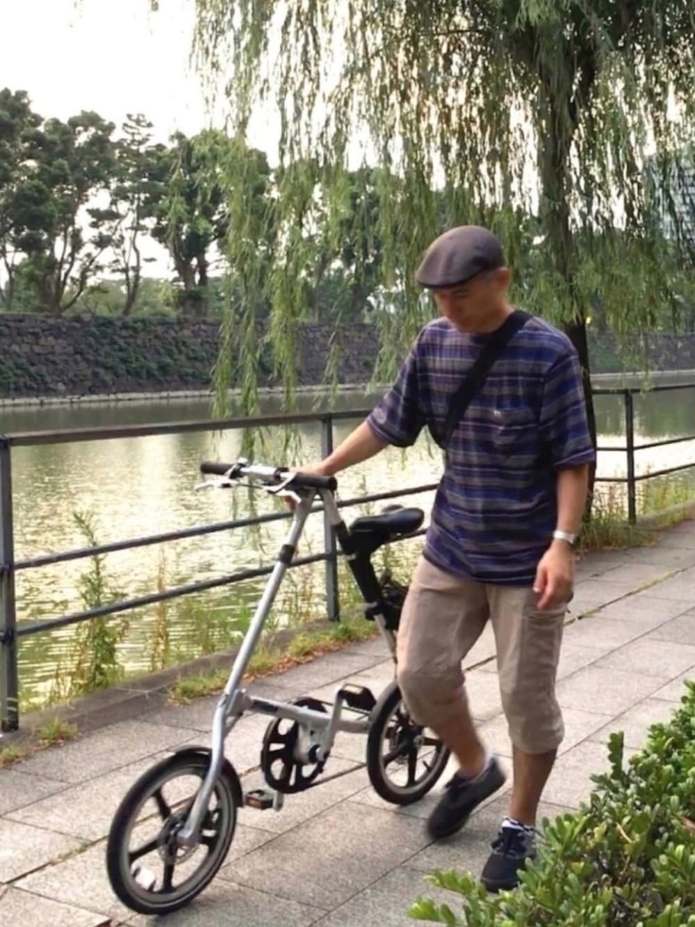 「ボーダー、ジャガード、ハンチング、自転車スタイル、短パン、マルチボーダー」｜「BILLABONGのマルチボーダー ジャガード Tシャツ（Tシャツ/カットソー、その他）」を使った、loosecubeさん（メンズ・174cm）の夏コーディネートの1枚目の写真