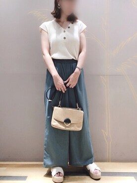 「ダークグリーン」｜「アイテム（ニット/セーター）」を使った、Bambiさん（レディース・162cm）の夏コーディネート