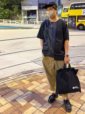 Mhl エムエイチエル のトートバッグ ブルー系 を使ったメンズ人気ファッションコーディネート Wear