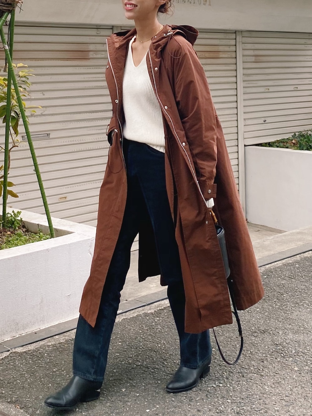 「大人コーデ、カジュアル、オトナカジュアル、大人カジュアル、ミリタリー、ミリタリージャケット、スプリングコート、春アウター、デニム、AKTE」｜「AKTEのミリタリーロングブルゾン（ブルゾン、ブラウン系）」を使った、Seikoさん（レディース・163cm）の冬コーディネートの1枚目の写真