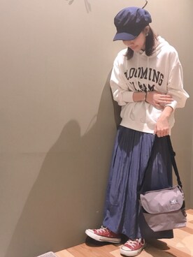 「ロゴパーカー」｜「アイテム（メッセンジャーバッグ）」を使った、atsumiさん（レディース・156cm）の冬コーディネート