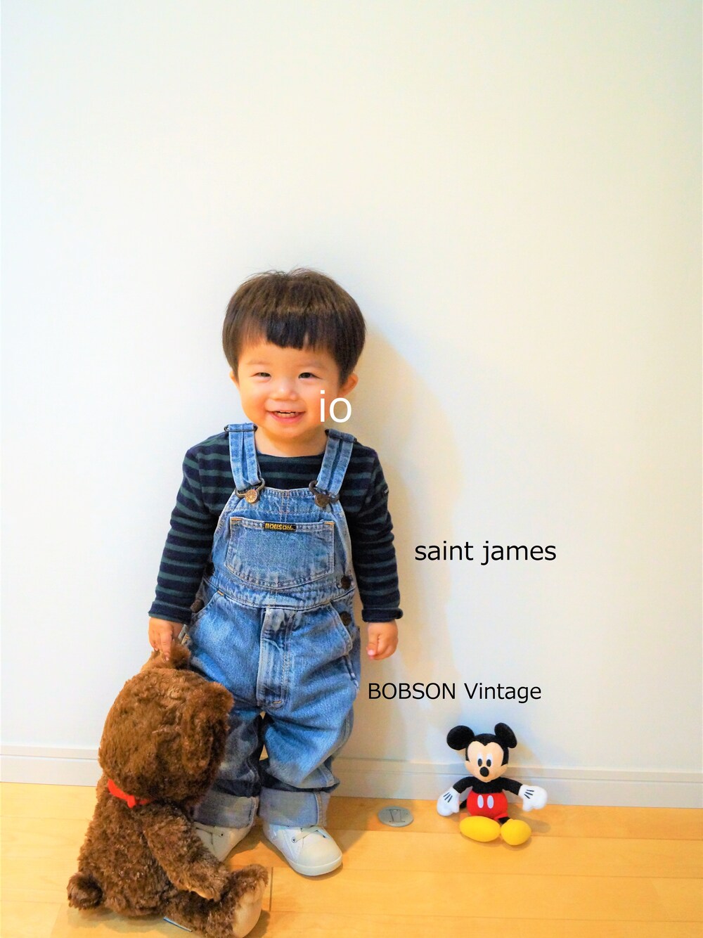 ホワイト系のスニーカー、その他のその他を着用したキッズの冬コーディネートの1枚目の写真