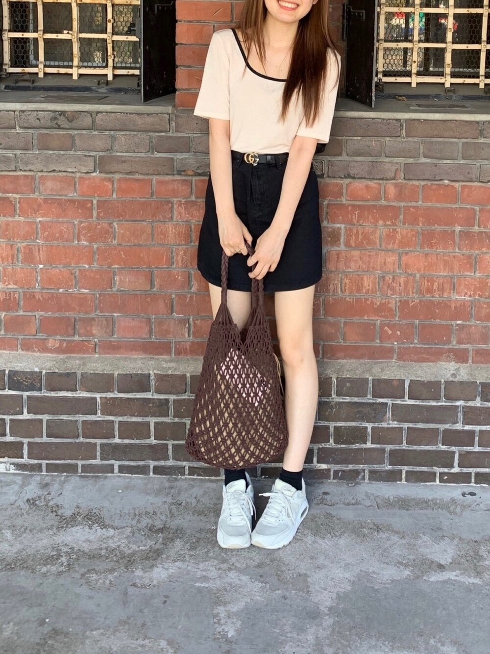「大人カジュアル、カジュアル、ラクチンコーデ、おしゃれさんと繋がりたい、着回しコーデ、シンプル、白スニーカー」｜「NIKEのNIKE ナイキ WMNS AIR MAX 1 LX ナイキ ウィメンズ エア マックス 1 LX 917691 002PR PLTNM/PR PLTNM-PR PLTNM-PR（スニーカー、グレー系）」を使った、miriさん（レディース・158cm）の秋コーディネートの1枚目の写真