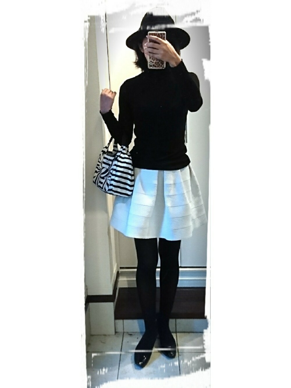 「ootd、カジュアルコーデ、オトナ女子、休日スタイル、ラクチンコーデ、スカート、モノトーン、キレイめ、ラフ」｜「colony2139のアイテム（ハット、ブラック系）」を使った、naoさん（レディース・165cm）の秋コーディネートの1枚目の写真