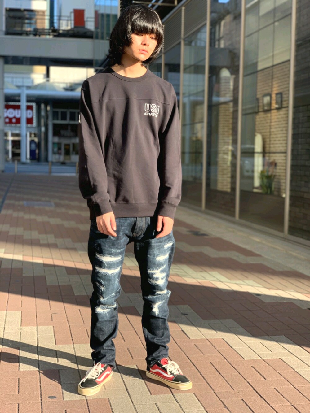 「スウェット、デニム、ミリタリー、ブラック、Tシャツ、秋のコーデ、AVIREX、スキニーデニム、ダメージデニムパンツ、ファッションの力を信じよう」｜「AVIREXのavirex ビッグロゴ スウェット/LS avirex BIG LOGO SWEAT/AVIREX/ アヴィレックス（スウェット、ブラック系）」を使った、2000Shota1024さん（メンズ・176cm）の秋コーディネートの1枚目の写真