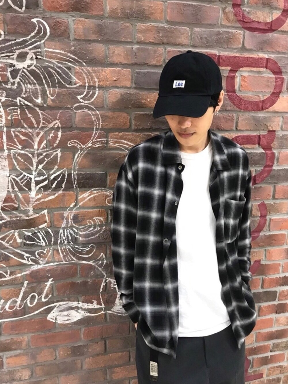 「スポーツMIX'18秋、シンプルコーデ、秋のコーデ、大人カジュアル、polcadot、スポーツミックス、キャップ、LEE、ZOZOTOWN掲載、モノトーン」｜「Leeの[LEE] LOW LOW COTTON TWILL/[LEE] ロー　キャップ　コットンツイル（キャップ、ブラック系）」を使った、polcadotさん（メンズ・177cm）の秋コーディネートの1枚目の写真