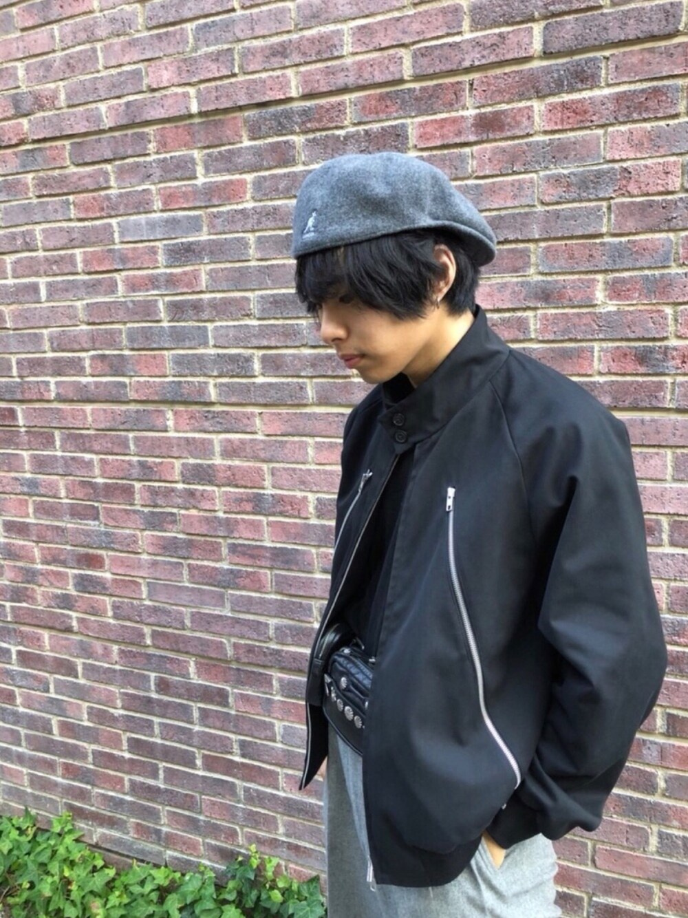 「スポーツMIX'18秋、秋のコーデ、polcadot、大人カジュアル、MA-1、ウエストポーチ、ブラックコーデ、スエット、KANGOL、ZOZOTOWN掲載」｜「KANGOLの[KANGOL]Wool 504/[カンゴール]ウール504 ハンチング ベレー（ハンチング/ベレー帽、グレー系）」を使った、polcadotさん（メンズ・170cm）の秋コーディネートの1枚目の写真