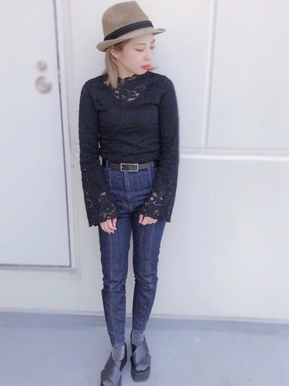 「カジュアル、ハイウエスト、SLY、サンダル、コンフォートサンダル、デニムパンツ、レース、polcadot、RUBEN、中折れハット」｜「Rubenの【Ruben】細編みペーパー中折れ（ハット、グレー系）」を使った、polcadotさん（レディース・157cm）の夏コーディネートの1枚目の写真