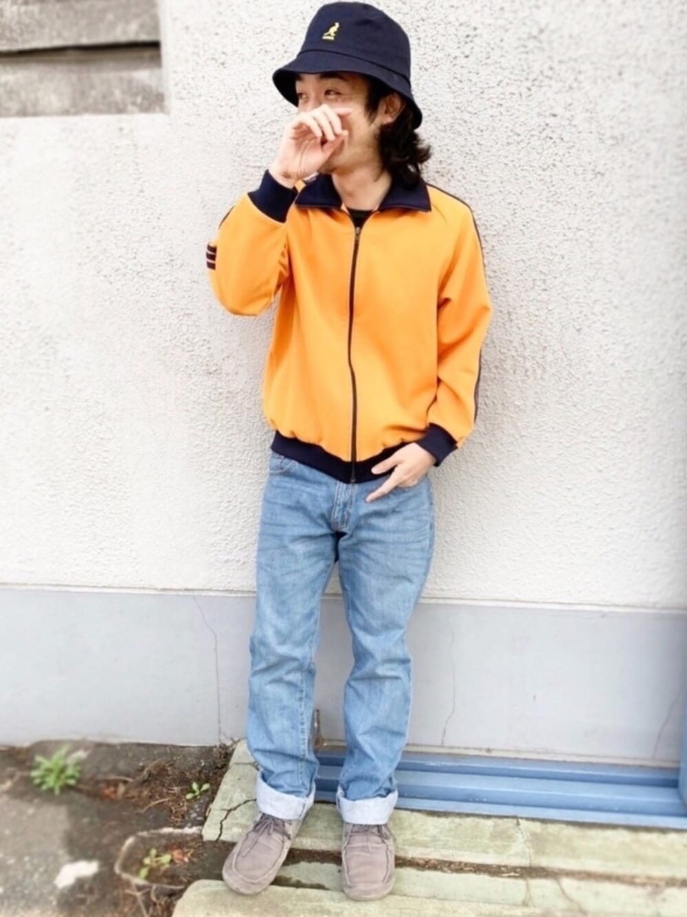 「春コーデ、オトナカジュアル、ストリート、ストリートMIX、バケットハット、カンゴール、KANGOL、帽子、polcadot、RUBEN」｜「YOUSEDのアイテム（ジャージ、オレンジ系）」を使った、polcadotさん（メンズ・167cm）の春コーディネートの1枚目の写真