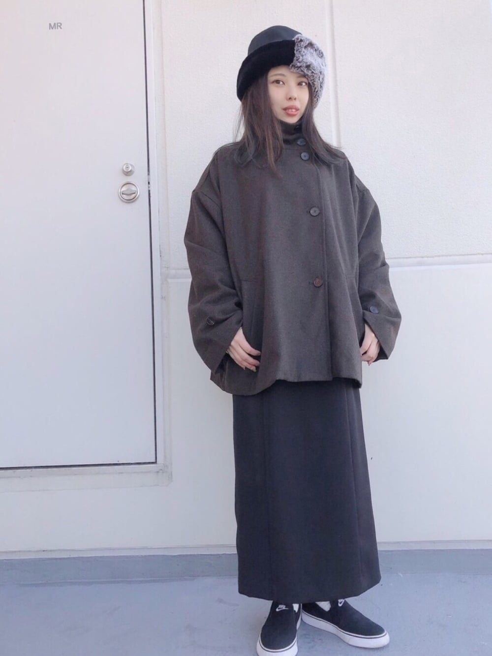 「オトナカジュアル、シンプルコーデ、ラクチンコーデ、SLY、ナイキ、ミキサー、polcadot、RUBEN、トーク帽、大人コーデ」｜「polcadotのファー×ボア トーク帽（ハンチング/ベレー帽、ブラック系）」を使った、polcadotさん（レディース・158cm）の冬コーディネートの1枚目の写真