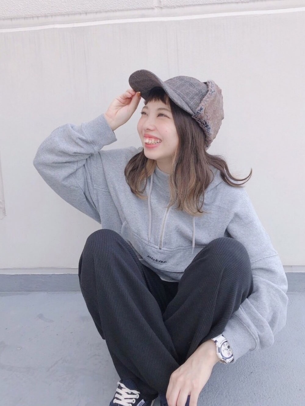 「polcadot、RUBEN、フライトキャップ、VANS、ディッキーズ(Dickies)、ニコアンド、シンプル、ゆるコーデ、オトナカジュアル、秋のコーデ」｜「RubenのチェックイヤーフラップCAP（キャップ、ブラウン系）」を使った、polcadotさん（レディース・160cm）の秋コーディネートの1枚目の写真