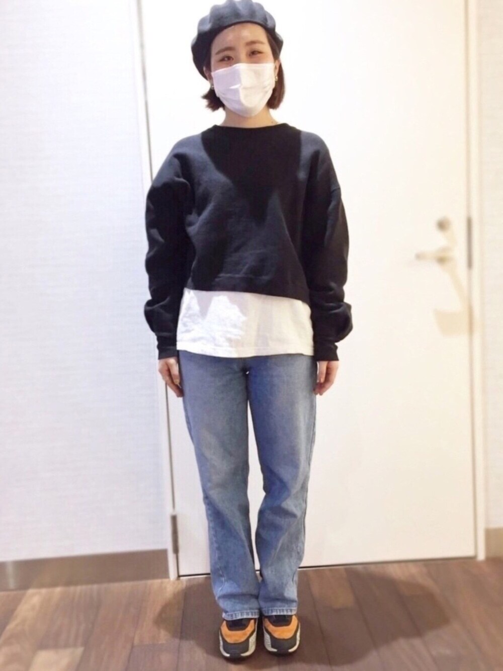 「シンプル、パンツスタイル、オトナカジュアル、ラフ、オトナ女子、polcadot、RUBEN、ベレー帽、ガーリー、大人コーデ」｜「polcadotの洗えるサーモベレー帽（ハンチング/ベレー帽、ブラック系）」を使った、polcadotさん（レディース・160cm）の春コーディネートの1枚目の写真
