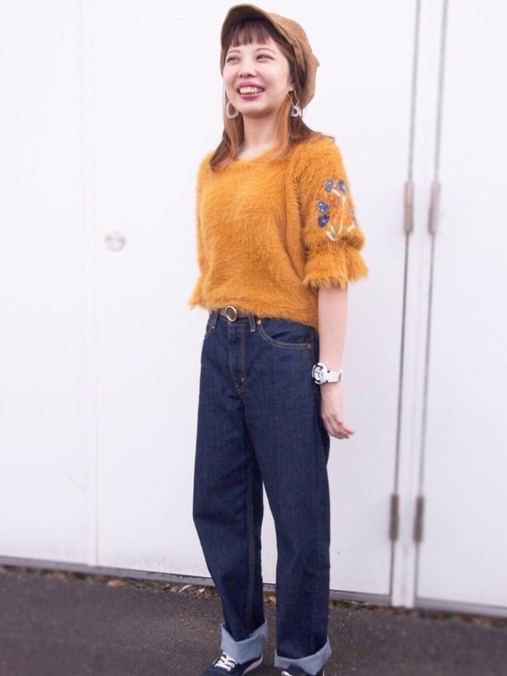 「キャスケット、デニムパンツ、秋のコーデ、オトナカジュアル、ラクチンコーデ、スニーカー、polcadot、RUBEN、SLY、楽チンコーデ」｜「RubenのフェイクスエードBIGキャスケット（キャスケット、イエロー系）」を使った、polcadotさん（レディース・165cm）の秋コーディネートの1枚目の写真