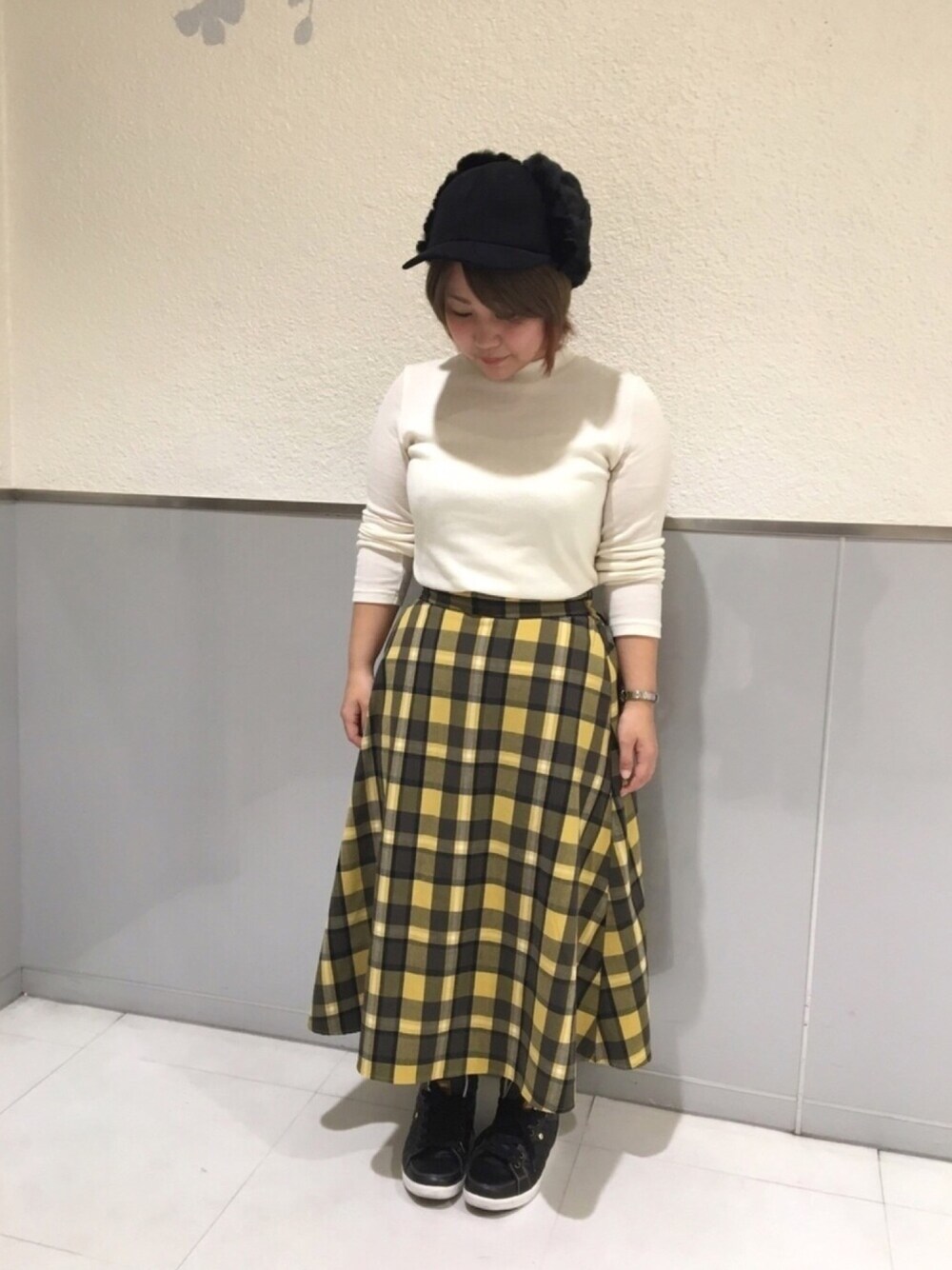 「polcadot、帽子、ガーリー、プチプラ、GU、低身長、ファー小物、チェック、秋のコーデ、ロングスカート」｜「GUのアイテム（スカート、イエロー系）」を使った、polcadotさん（レディース・146cm）の秋コーディネートの1枚目の写真