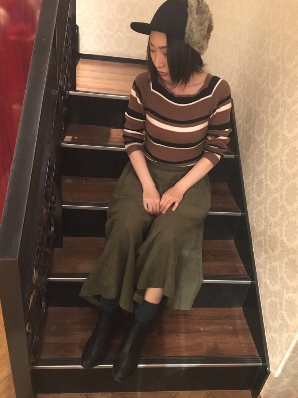 「大人カジュアル、シンプルコーデ、オトナ女子、polcadot、フライトキャップ、ブラウン、ブーツ、ボーダー、きれいめカジュアル、秋冬」｜「Rubenのイヤーカバー コーディロイCAP（キャップ、ブラック系）」を使った、polcadotさん（レディース・156cm）の秋コーディネートの1枚目の写真