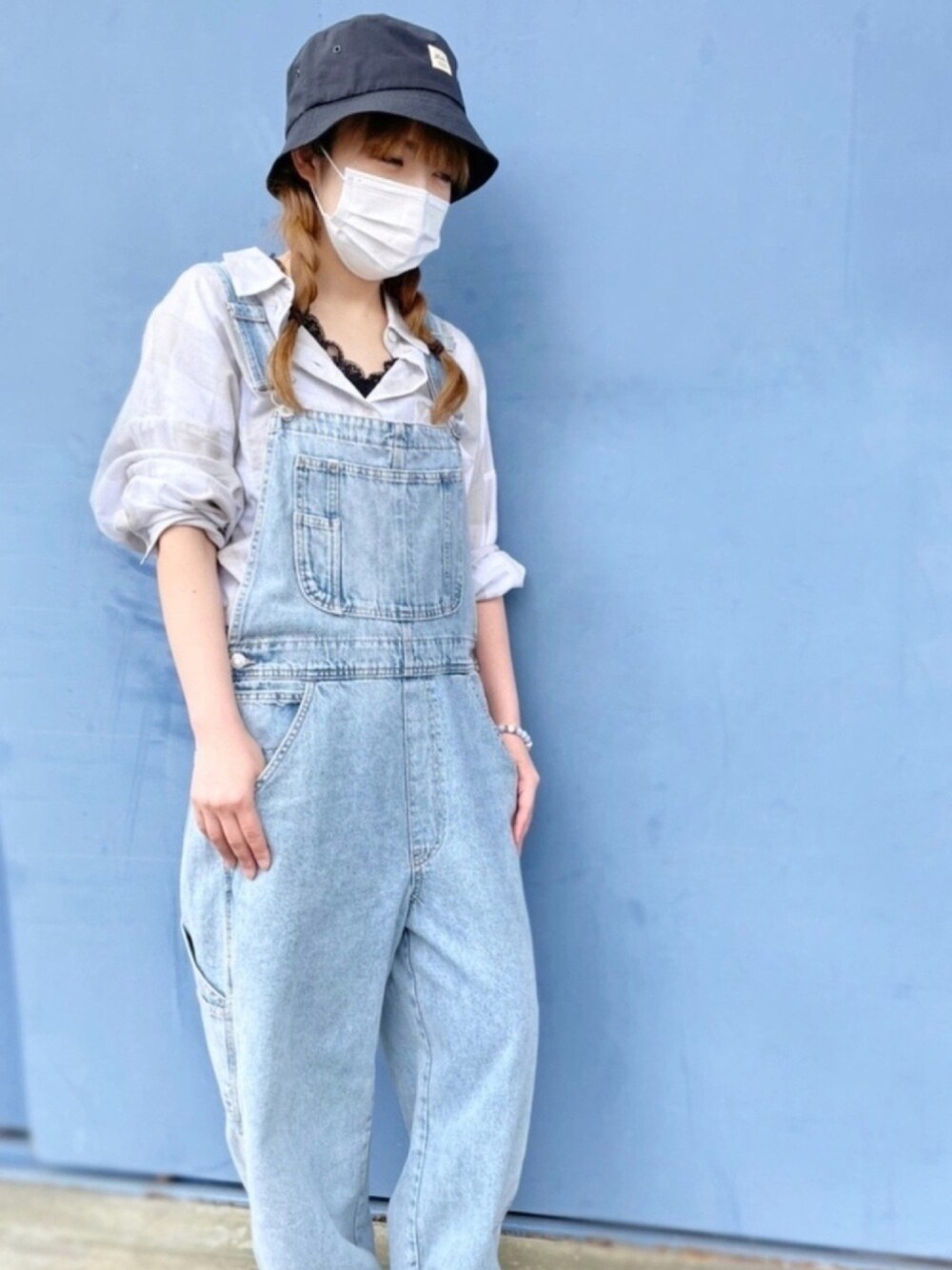 「春夏コーデ、大人カジュアル、ラクチンコーデ、カジュアルコーデ、リラックススタイル、今日のコーデ、シャツスタイル、帽子、polcadot、RUBEN」｜「polcadotのNYLON BUCKET HAT/ナイロン バケットハット（ハット、ブラック系）」を使った、polcadotさん（レディース・158cm）の春コーディネートの1枚目の写真
