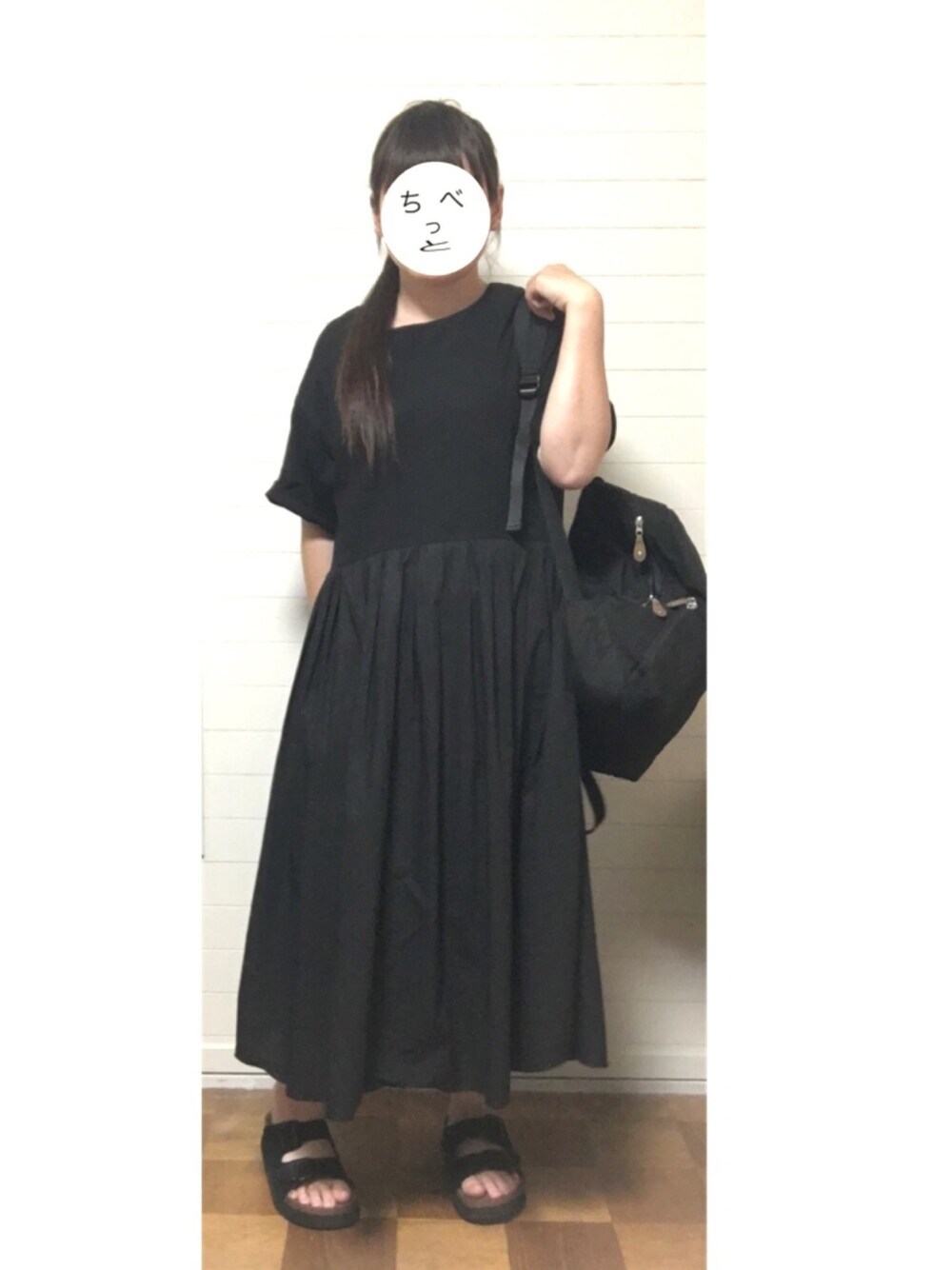 「KBF、お盆休み、ブラックコーデ、シンプル、じゃがりこ」｜「KBFの【WEB限定】KBF　ベルト付ＷＩＤＥボリュームワンピース（ワンピース、ブラック系）」を使った、チベット砂ぎつねさん（レディース・153cm）の夏コーディネートの1枚目の写真