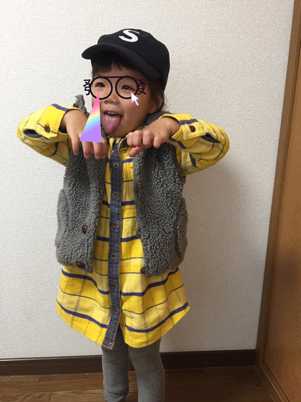 「wearhalloween2017、キッズコーデ、女の子、3歳、おばけ」｜「GYMPHLEXの【GYMPHLEX(ジムフレックス)】Bshop別注　キッズ ボタンパーカーベスト ボア（その他アウター、グレー系）」を使った、kotoyuiさん（キッズ・100cm）の秋コーディネートの1枚目の写真