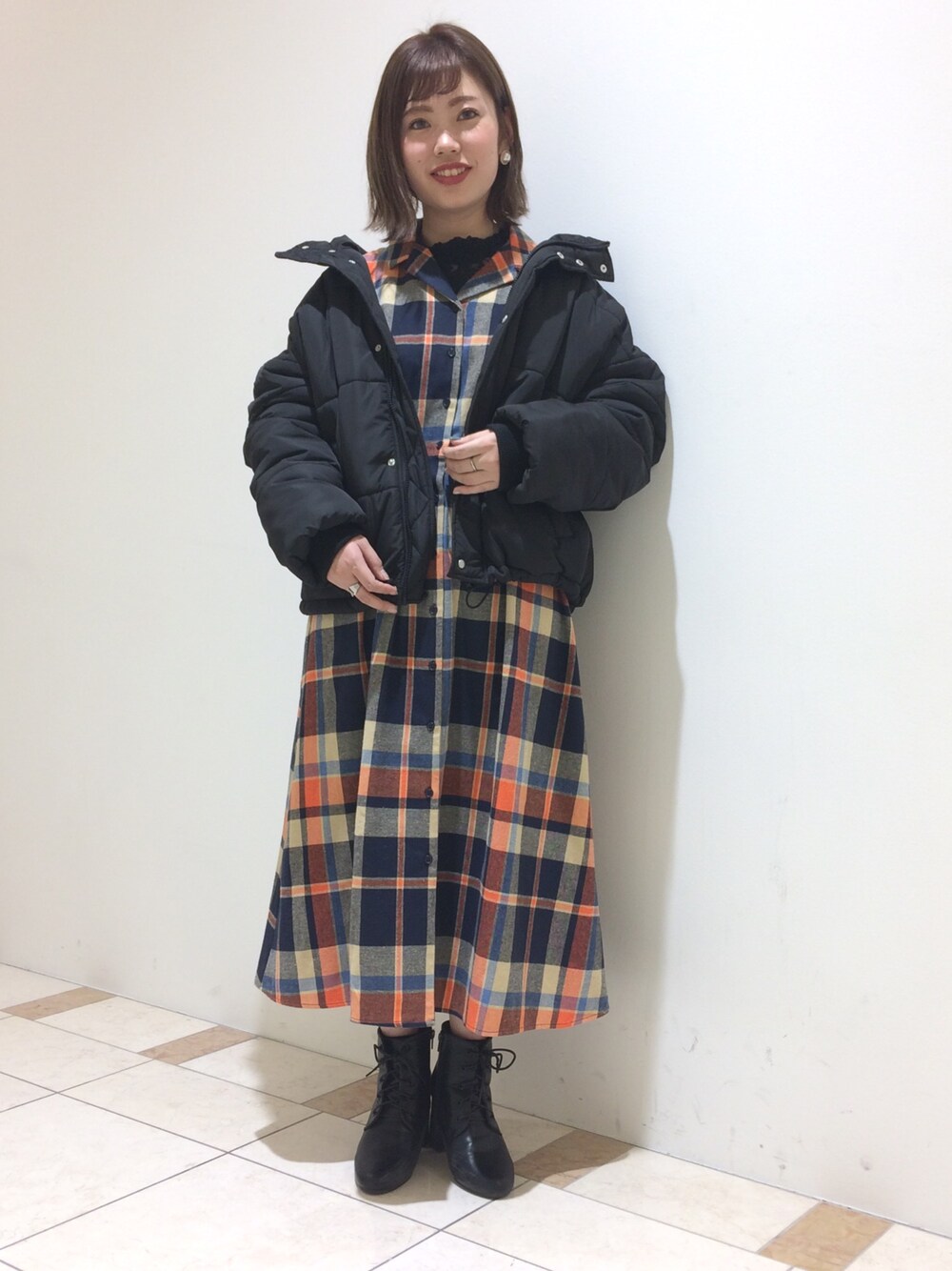 「アズノゥアズピンキー、AS KNOW AS PINKY、チェック、チェックワンピース、ロングワンピース、ダウン、156cm、秋冬コーデ、ワンピース、ootd」｜「AS KNOW AS PINKYのアイテム（ワンピース、ブルー系）」を使った、yukinoさん（レディース・156cm）の冬コーディネートの1枚目の写真