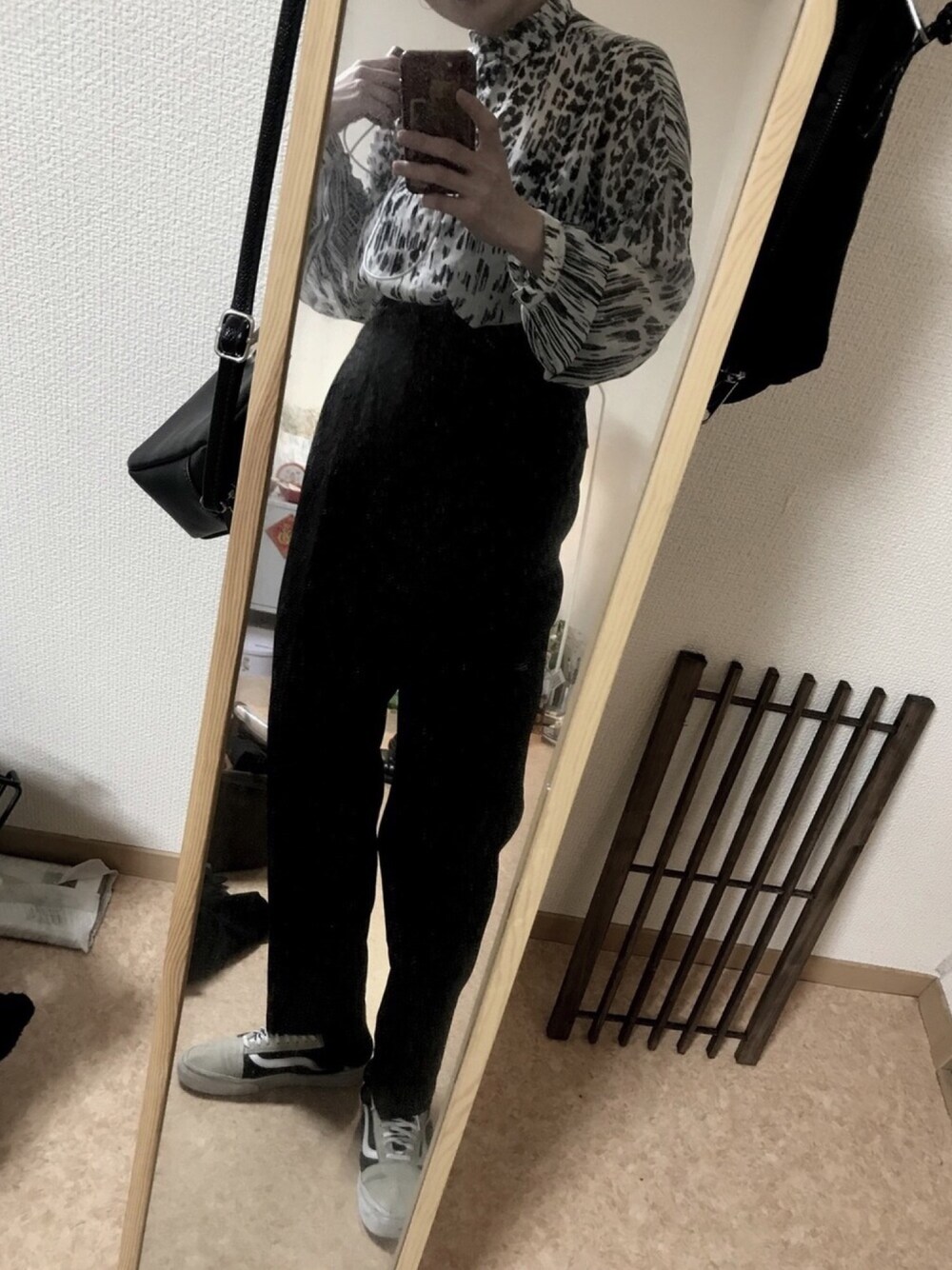 「モノトーン、VANS、TOPSHOP」｜「VANSのアイテム（スニーカー、その他）」を使った、nowa さん（レディース・166cm）の春コーディネートの1枚目の写真