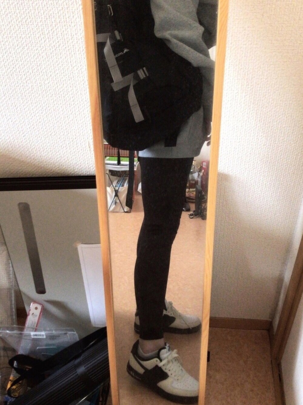 「nikeid、carhartt、macpac、スニーカーコーデ、ストリートMIX、スポーティ」｜「NIKEのアイテム（スニーカー、ベージュ系）」を使った、nowa さん（レディース・166cm）の春コーディネートの1枚目の写真