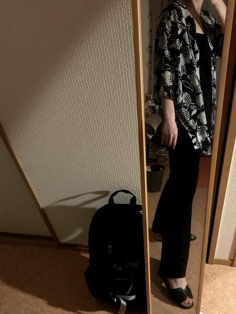 「モノトーン、FOREVER 21、プチプラ、サンダルコーデ、開襟シャツ、summer」｜「FOREVER 21のハイウエストフレアパンツ（パンツ、ブラック系）」を使った、nowa さん（レディース・166cm）の春コーディネートの1枚目の写真