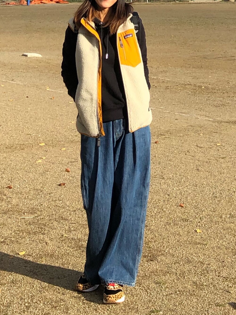 「niko and...のアイテム（その他パンツ、ブルー系）」を使った、yayorin841さん（レディース・167cm）の秋コーディネートの1枚目の写真