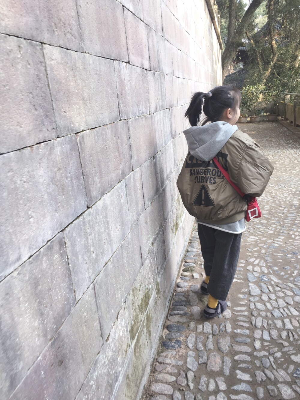「自营のアイテム（アンダーウェア、ベージュ系）」を使った、美妞么么さん（キッズ・134cm）の冬コーディネートの1枚目の写真