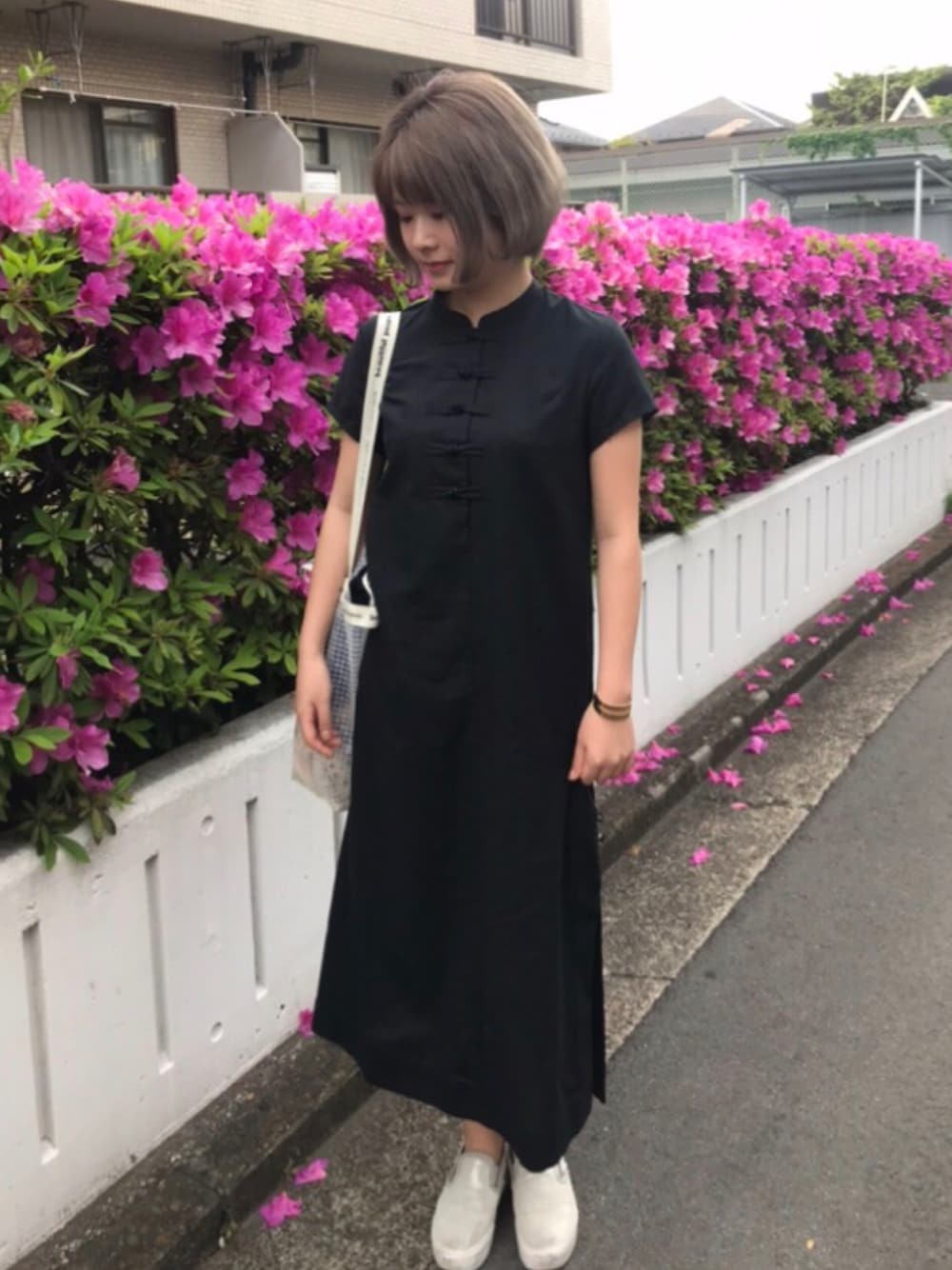 「大人コーデ、夏コーデ、チャイナワンピース、クリアバッグ、スリッポン」｜「LILY BROWNのアイテム（ワンピース、ブラック系）」を使った、nananさん（レディース・165cm）の夏コーディネートの1枚目の写真