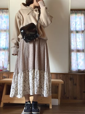 ショルダーバッグを使った エナメルバッグ の人気ファッションコーディネート Wear