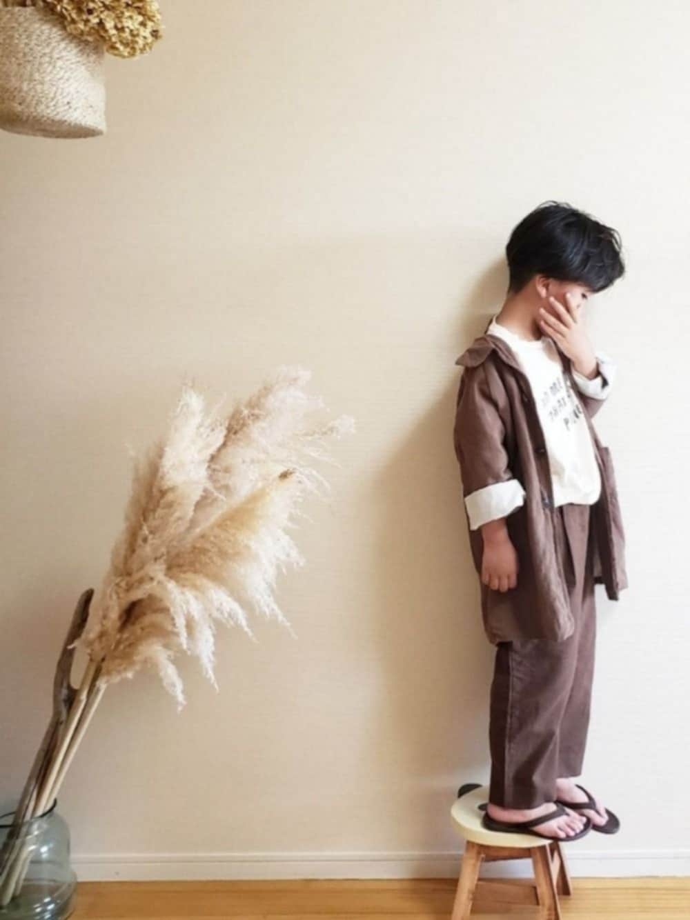 「ブラウン、秋のコーデ、秋服準備はじめました、韓国子供服、ロゴT、小学生、男の子コーデ」｜「pandaのアイテム（Tシャツ/カットソー、ベージュ系）」を使った、かんでんちさん（キッズ・127cm）の夏コーディネートの1枚目の写真