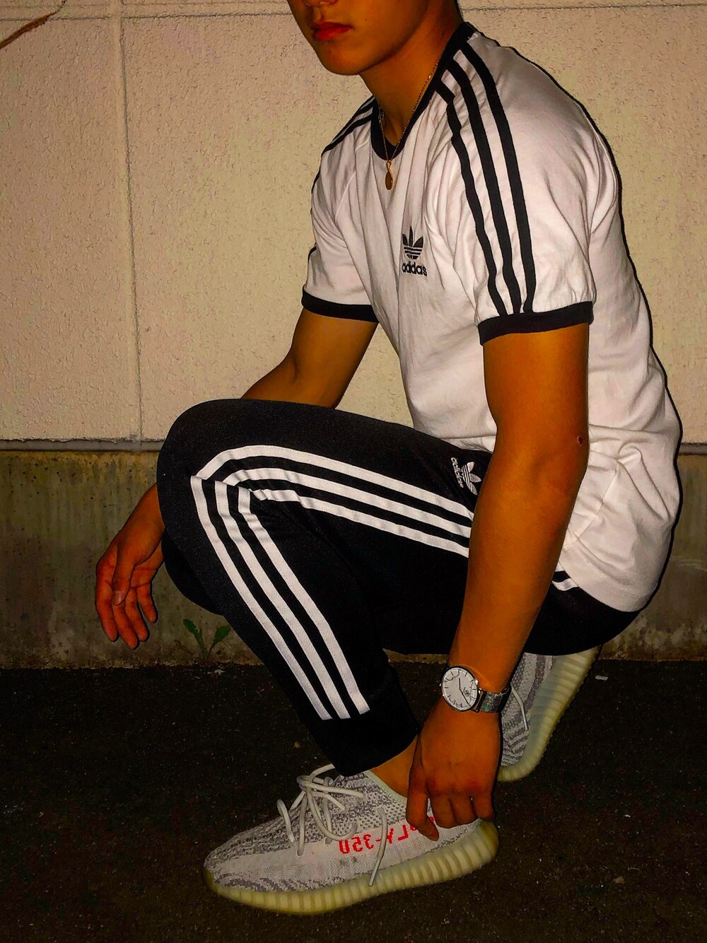 「おしゃれさんと繋がりたい、adidas originals、シンプルコーデ、ストリートMIX、トラックパンツ」｜「adidas Originalsのアイテム（パンツ、ブラック系）」を使った、KENTOさん（メンズ・168cm）の夏コーディネートの1枚目の写真