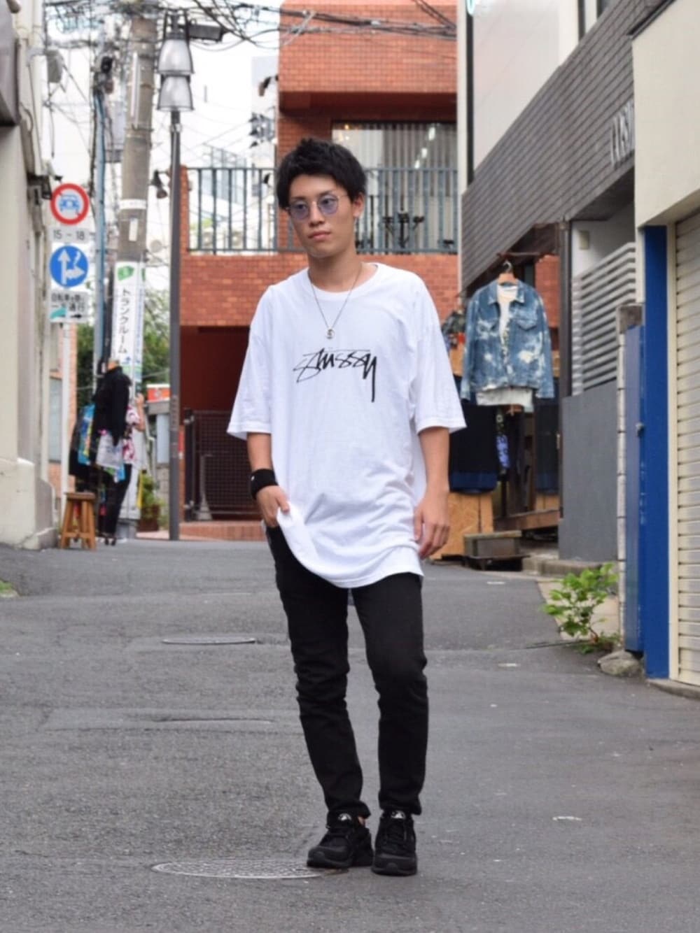 「snap、stussy、GU、NIKE、ビッグシルエット、カラーレンズ、スキニー、ハラチ、ストリート、shareclub」｜「STUSSYのアイテム（Tシャツ/カットソー、ホワイト系）」を使った、share clubさん（メンズ・170cm）の秋コーディネートの1枚目の写真